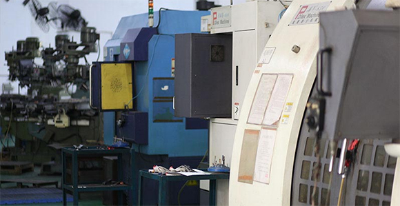 塑膠模具應用于新能源汽車領域？塑膠模具有哪些特點？